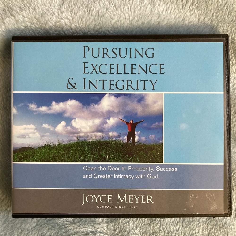 Like New Joyce Meyer 5 CD Teaching Series: Pursuing Excellence & Integrity
